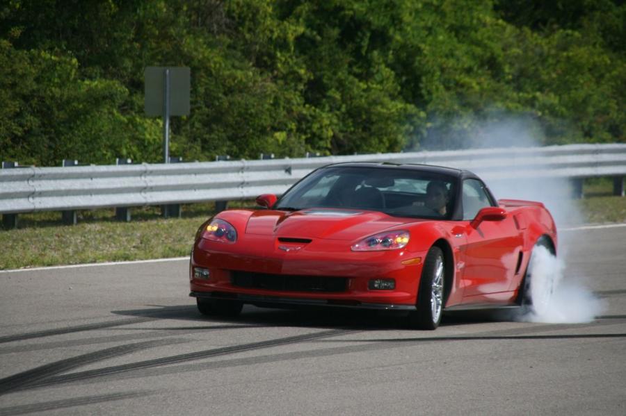  Chevrolet Covette ZR1 Tire Burn 2009 года  (фото 6 из 27)